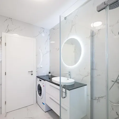 Diklo - Modern 2 Bedroom Lägenhet Zadar