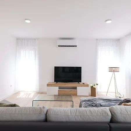 Diklo - Modern 2 Bedroom Apartment