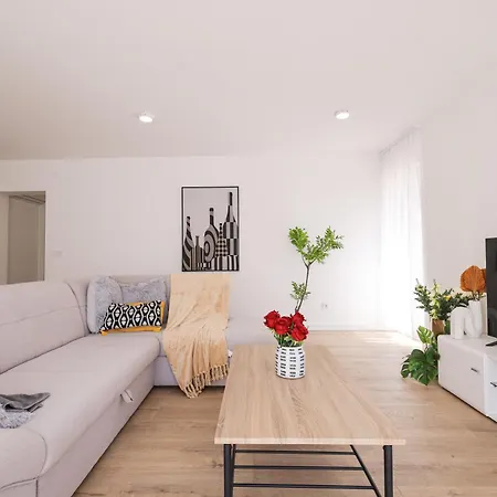 Diklo - Modern 2 Bedroom Apartment *