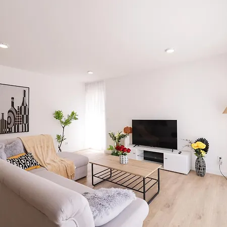 Diklo - Modern 2 Bedroom Apartment