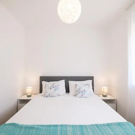 Diklo - Modern 2 Bedroom Lägenhet Zadar