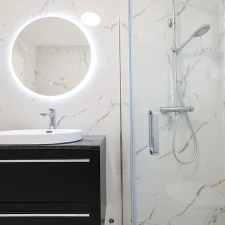 Diklo - Modern 2 Bedroom